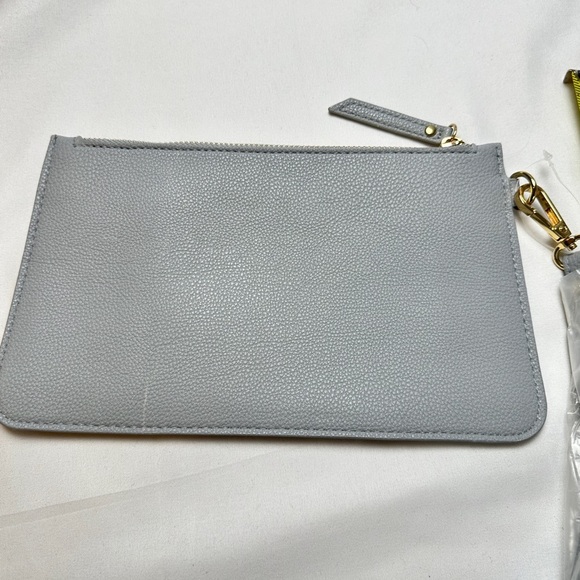 Disney Pandora Gray Wristlet/clutch with Kissing Mickey & Minnie - Picture 4 of 5